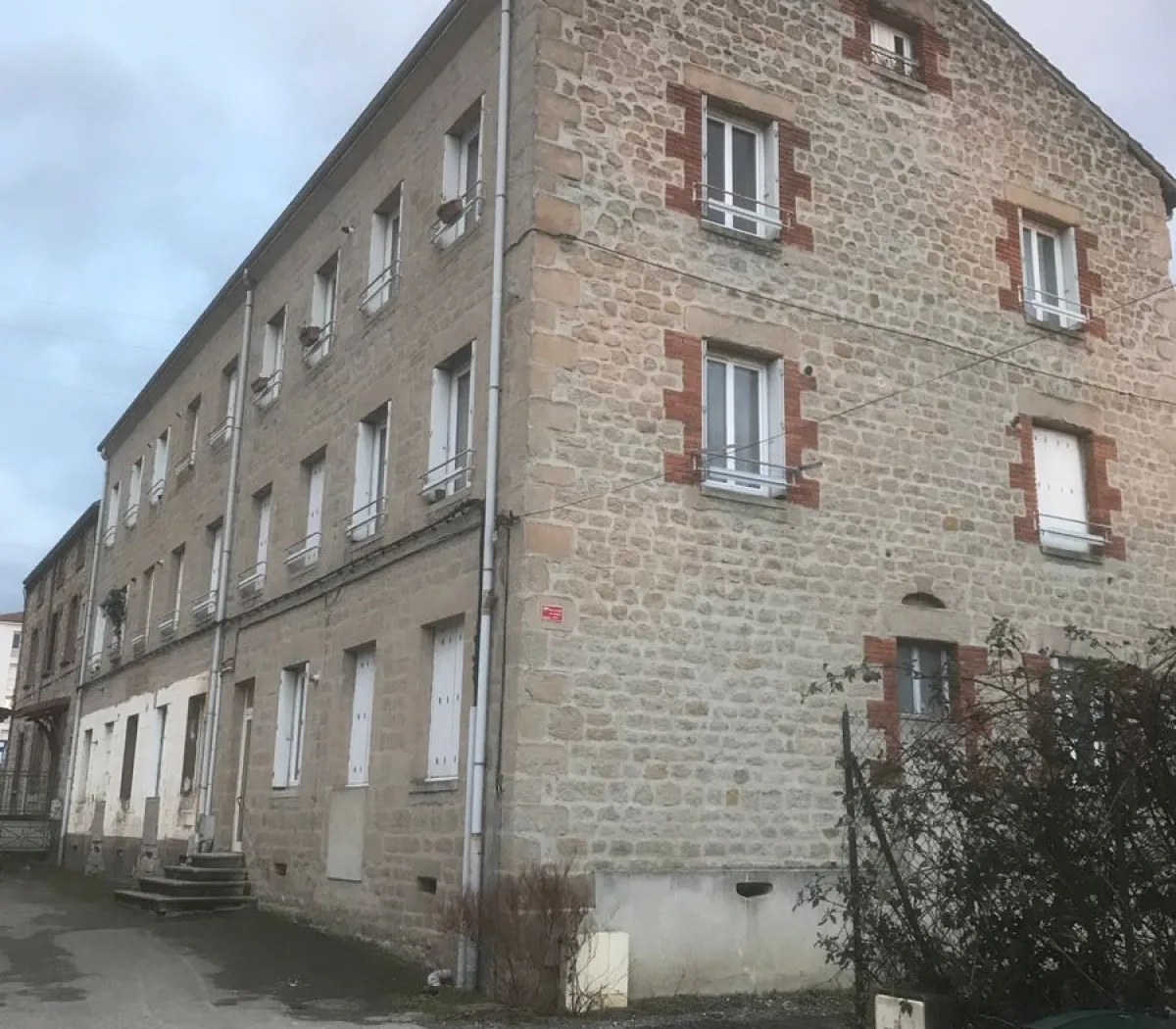 Location Le Chambon-Feugerolles Appartement 177d6742