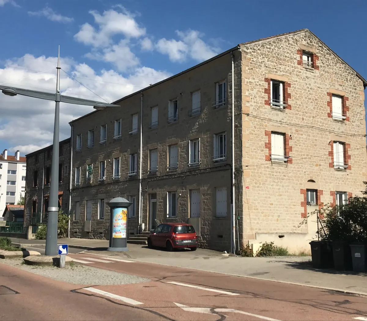 Location Le Chambon-Feugerolles Appartement 243184af