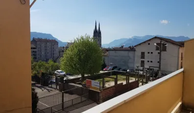 miniatureLocation Voiron Appartement 2d0e41dd2