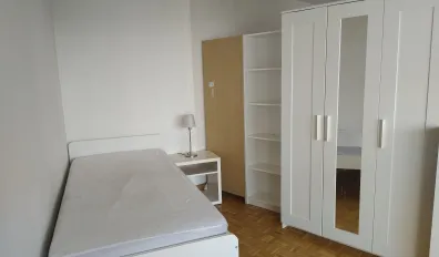 miniatureLocation Cergy Chambre 667be24e2de32