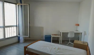 miniatureLocation Cergy Chambre 667be24e2de32