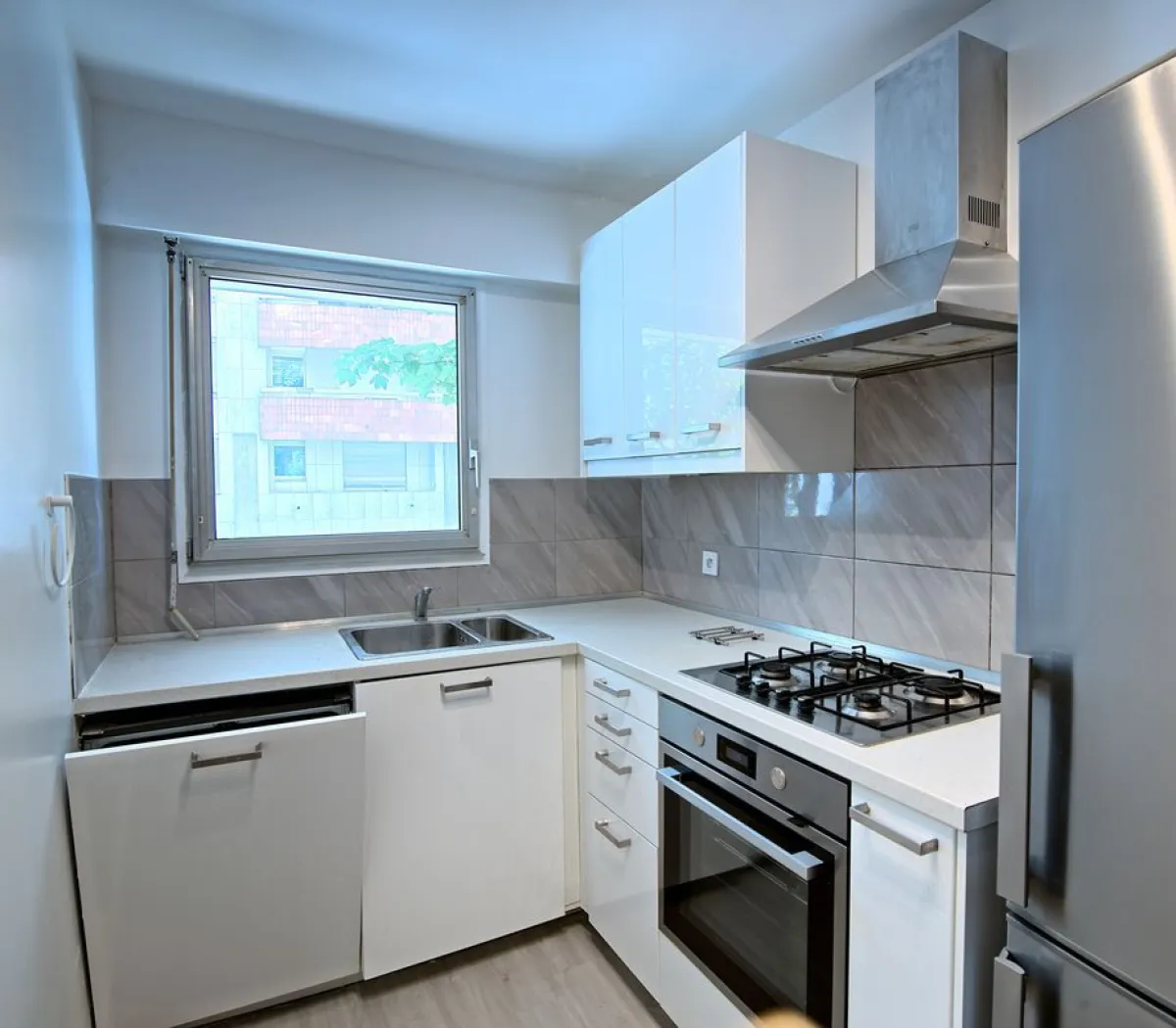 Location Courbevoie Appartement 66a8ac94a6f1