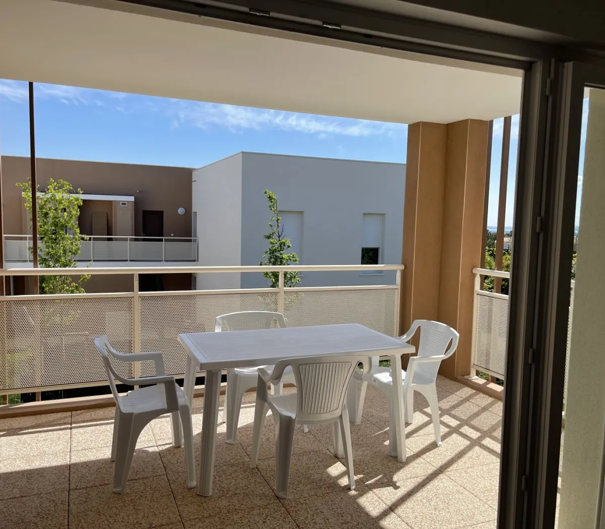 Location La Fare-les-Oliviers Appartement 67248514807c