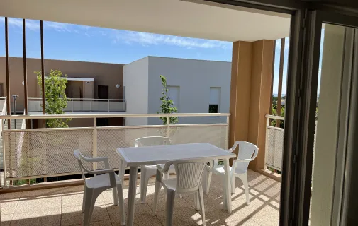 Location La Fare-les-Oliviers Appartement 67248514807c