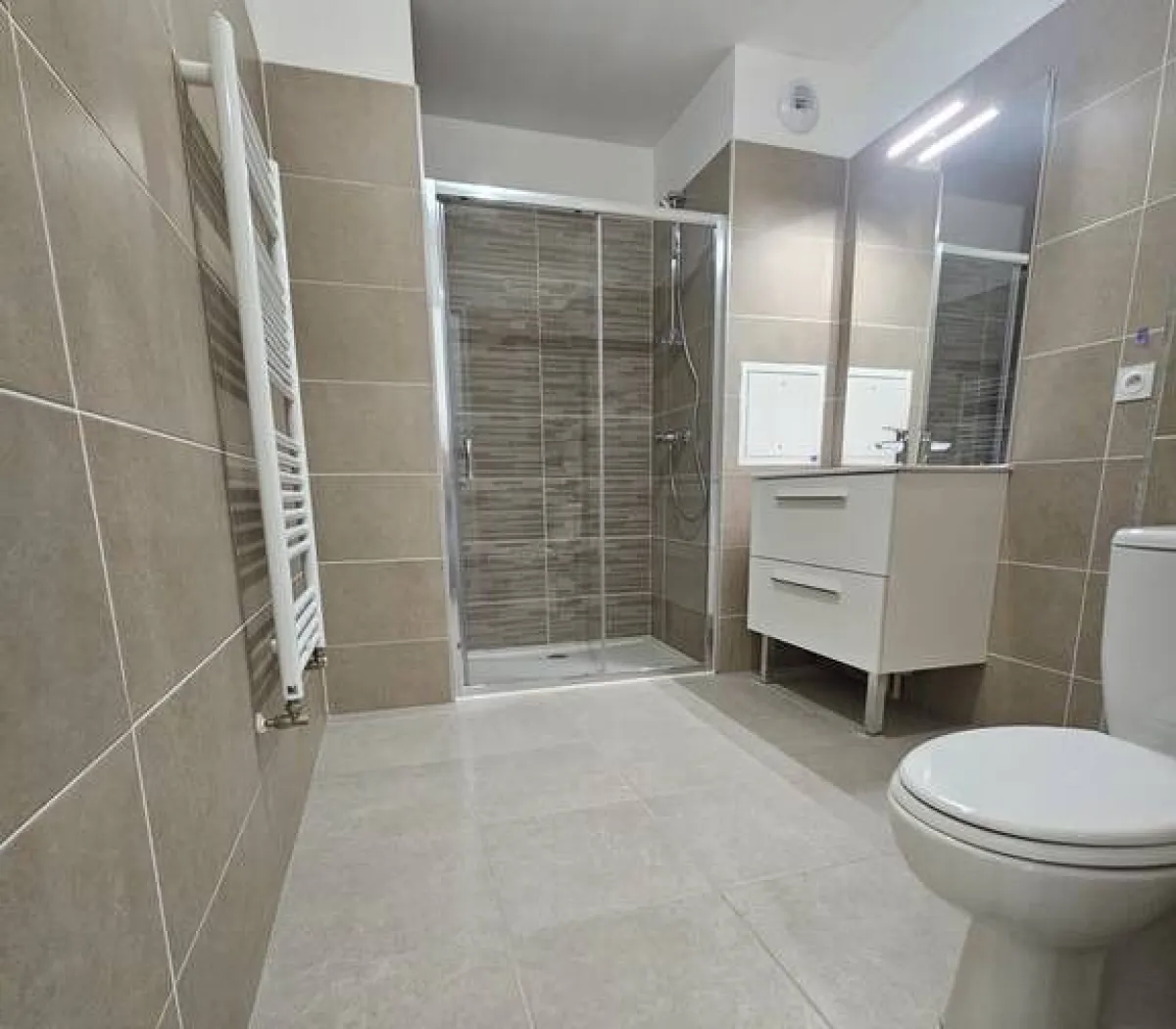 Location Asnières-sur-Seine Appartement 674f16d12b02