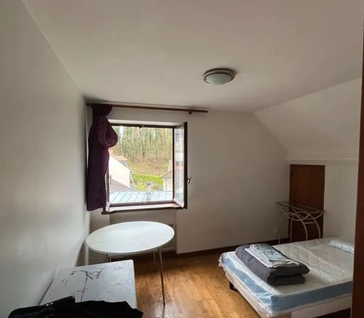 Location Le Mesnil-le-Roi Chambre 67698a1b5578