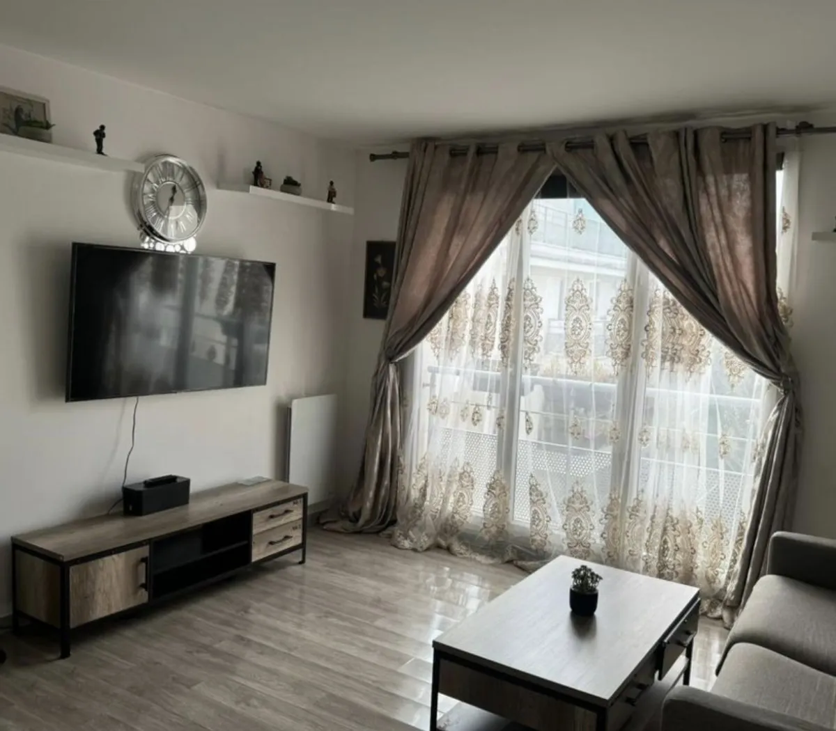 Location Suresnes Appartement 67c5cd458ef8