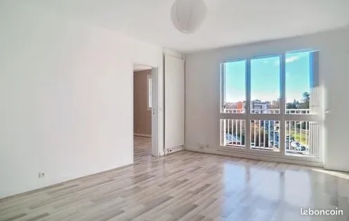 Location Châteauroux Appartement 67dace229f28