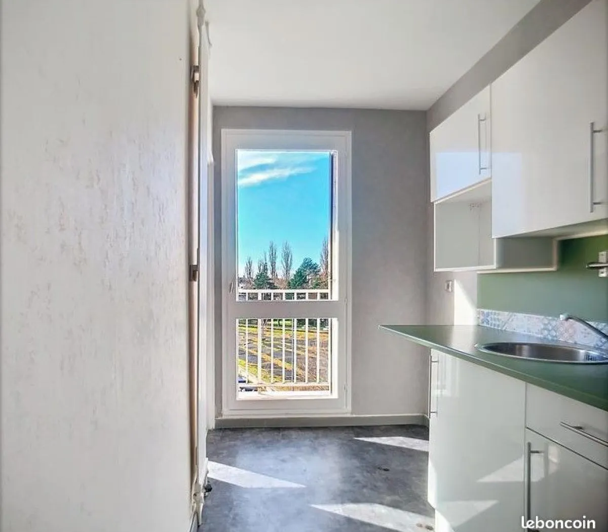 Location Châteauroux Appartement 67dace229f28