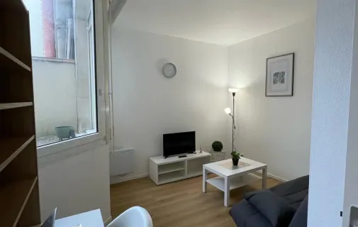 Location Issy-les-Moulineaux Appartement 67ed4c751940