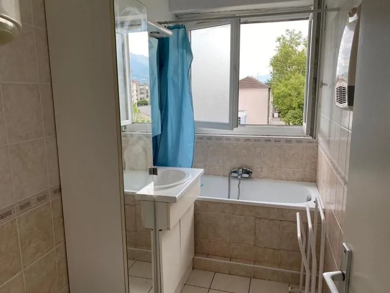 Location Grenoble Appartement 681b5c69a0e93