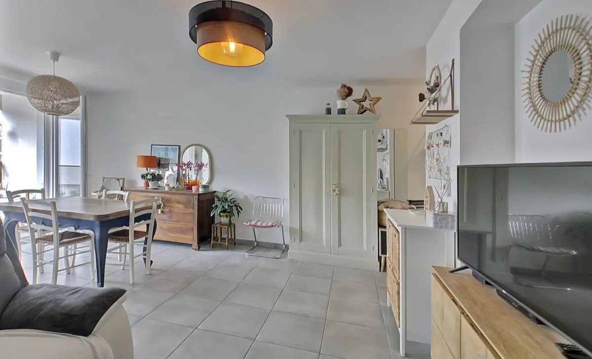 Location Lyon Appartement 68200c39cf856