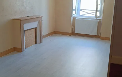 Location Néris-les-Bains Maison 6856d46bf231