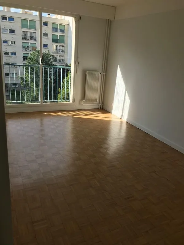 Location Courbevoie Appartement 685ab3b8a0402