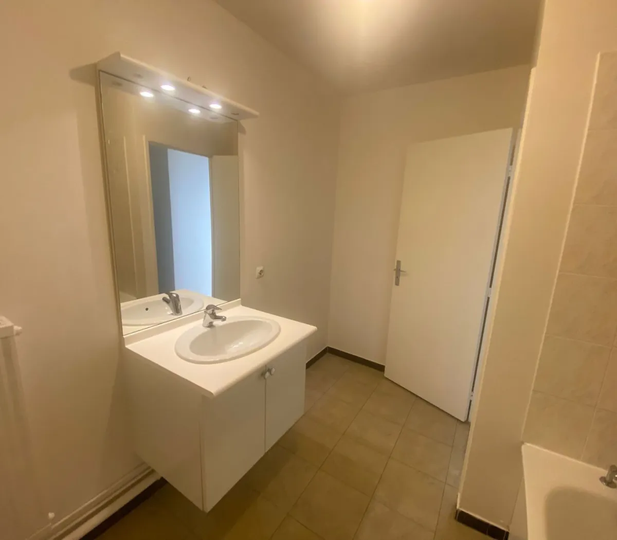 Location Courbevoie Appartement 686ea1fa1c1b