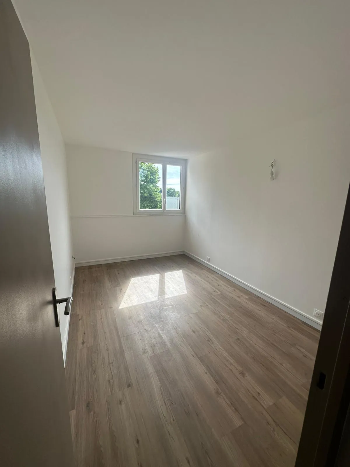 Location Montigny-le-Bretonneux Appartement 687c8944c8f11