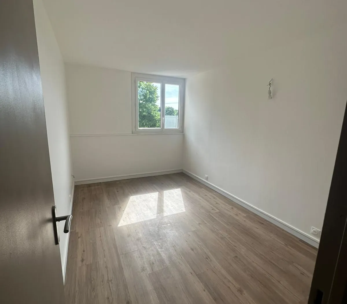 Location Montigny-le-Bretonneux Appartement 687c8944c8f1