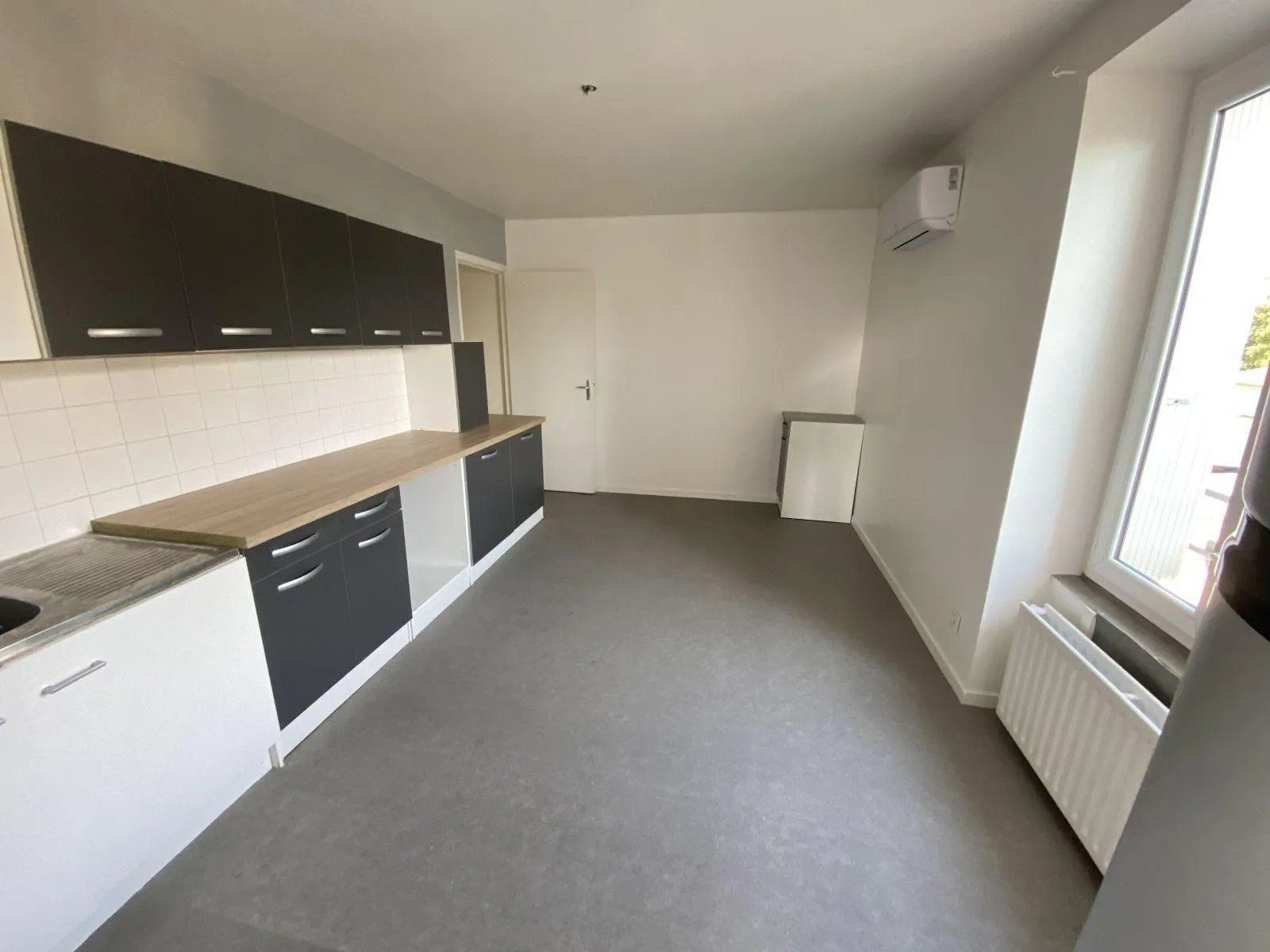 Location Le Chambon-Feugerolles Appartement 68ac097769f9