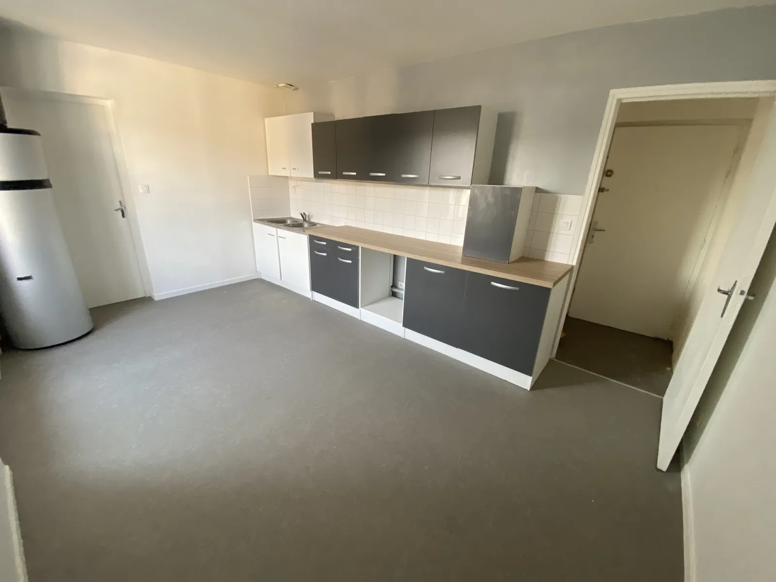 Location Le Chambon-Feugerolles Appartement 68ac097769f9