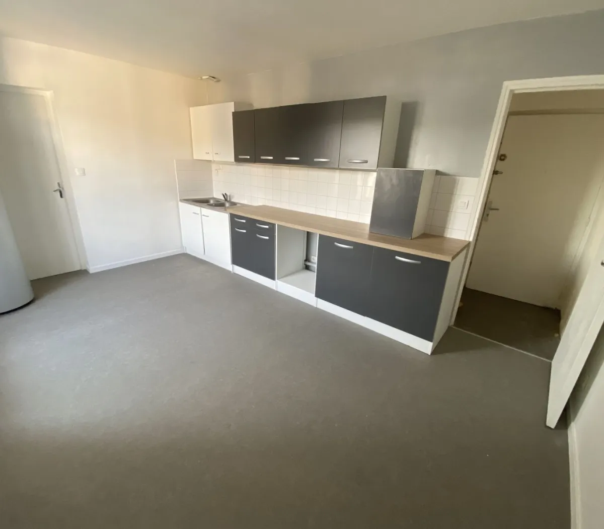 Location Le Chambon-Feugerolles Appartement 68ac097769f9