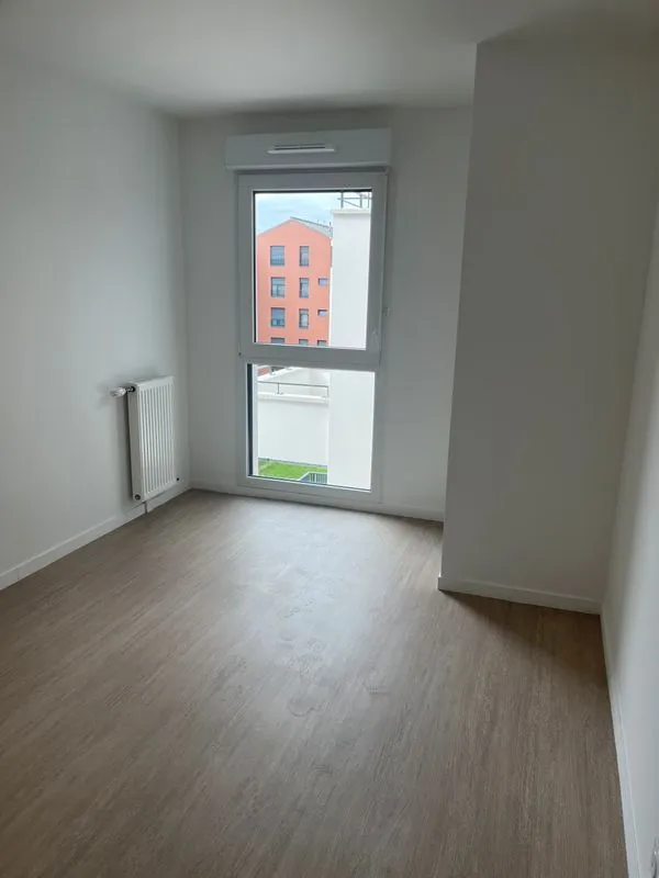 Location Bobigny Appartement 68b83a285986