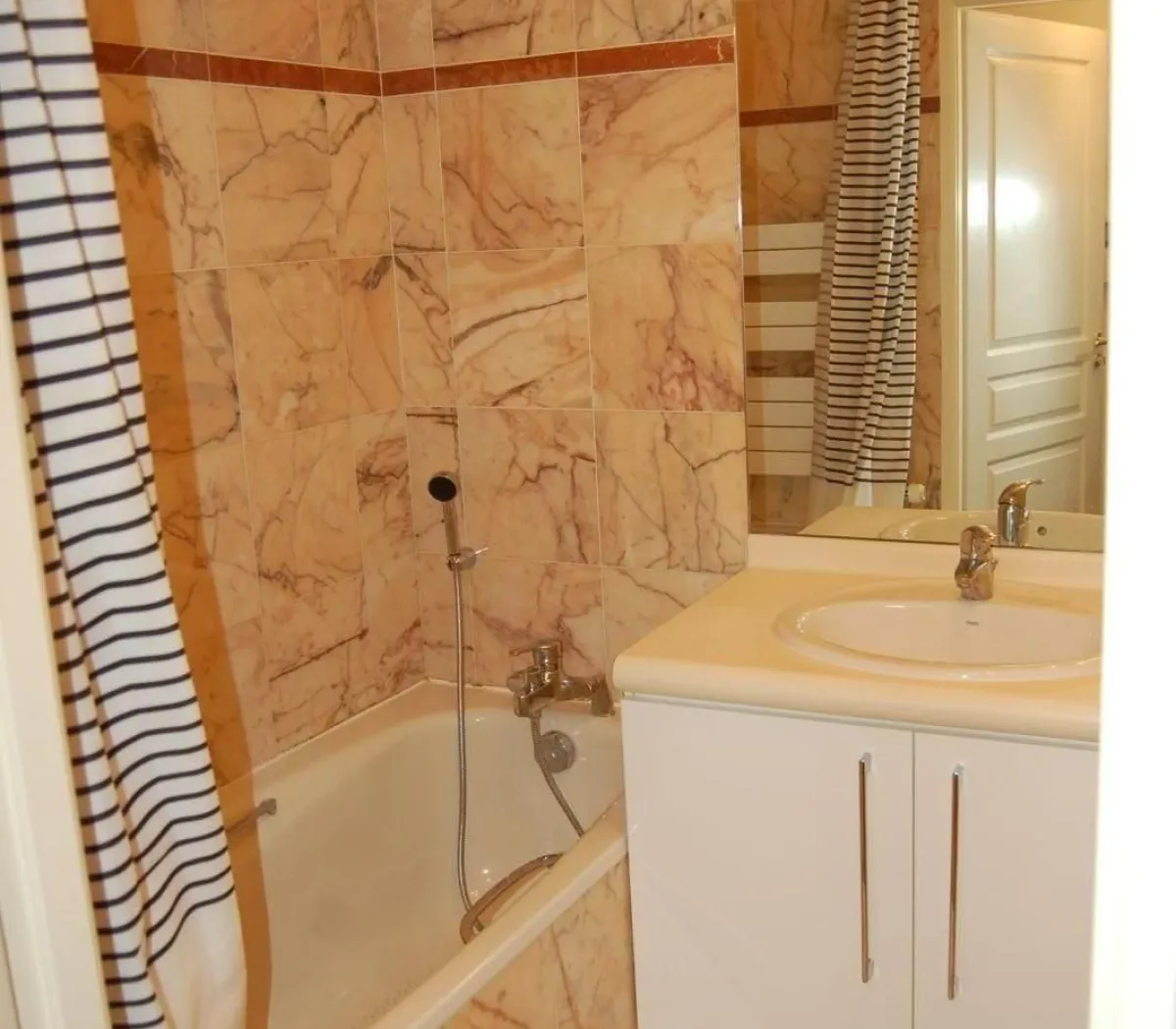 Location Levallois-Perret Appartement 68be9089e68b