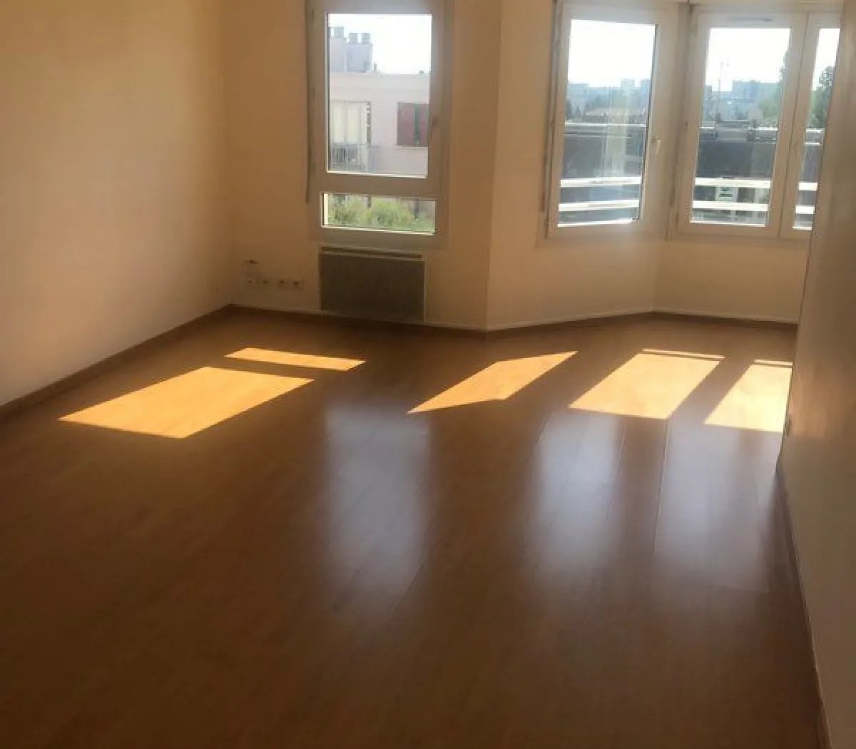 Location Épinay-sur-Seine Appartement 68bef4ca01db
