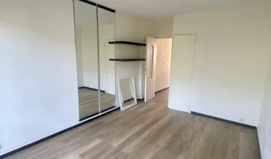 miniatureLocation Toulon Appartement 68e94e4aea0b2