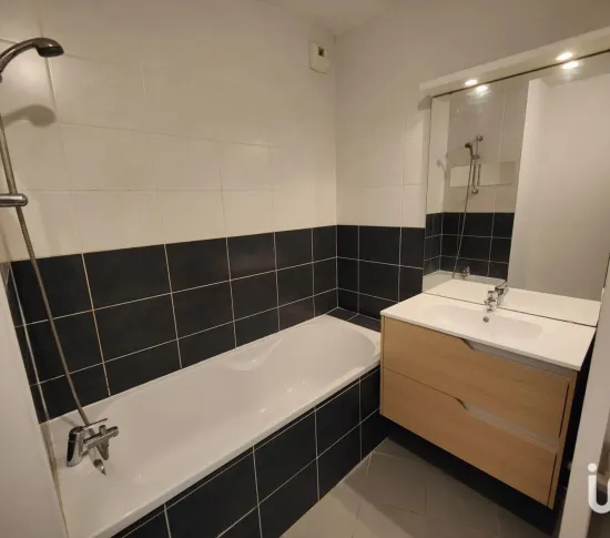 Location Marseille Appartement 68f2021f4f2b3