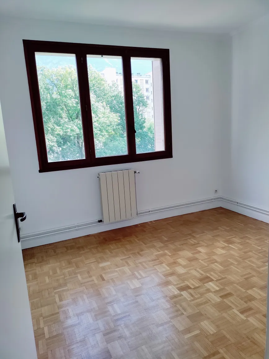 Location Saint-Égrève Appartement 68fcd629da564