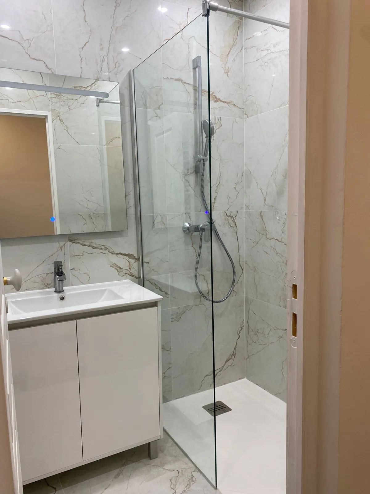 Location Charenton-le-Pont Appartement 68ff82adecf7