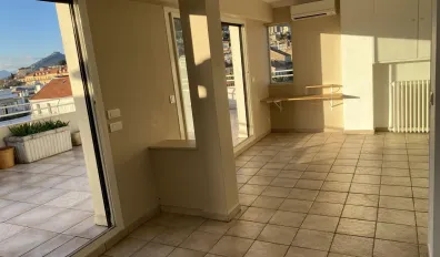 Location Hyères Appartement 6904b766419f