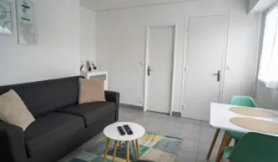 miniatureLocation Montreuil Chambre 690795fab0a52