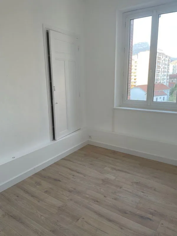 Location Grenoble Appartement 6913f37e84e0
