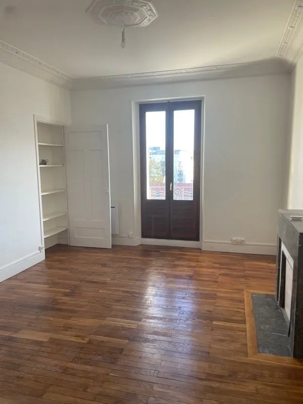 Location Grenoble Appartement 6913f37e84e0