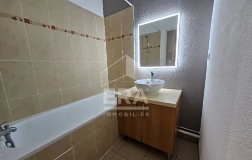 Location Gond-Pontouvre Appartement 691794bee4ed