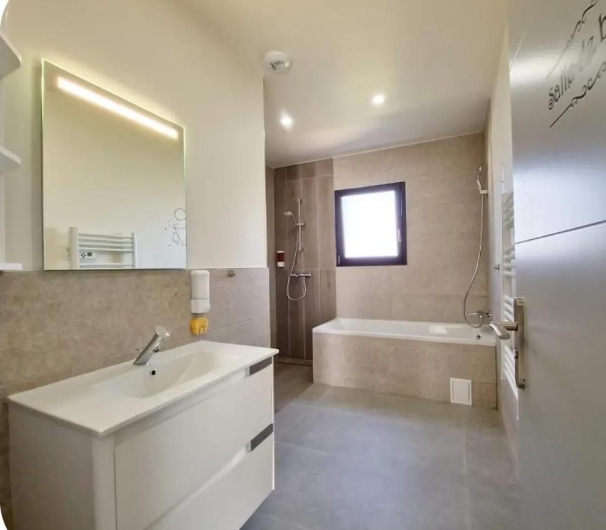 Location Vénissieux Chambre 691b0c8640f1