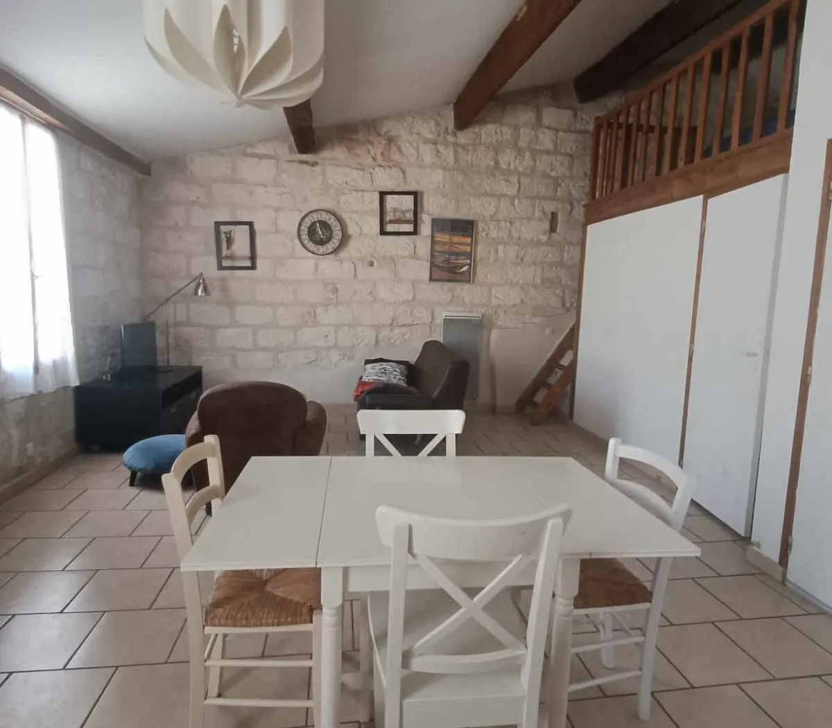 Location Aigues-Mortes Appartement 691f17b38de3