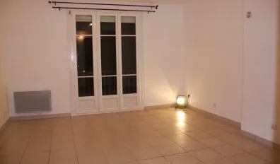 miniatureLocation Nîmes Appartement 694ebf2f0b062