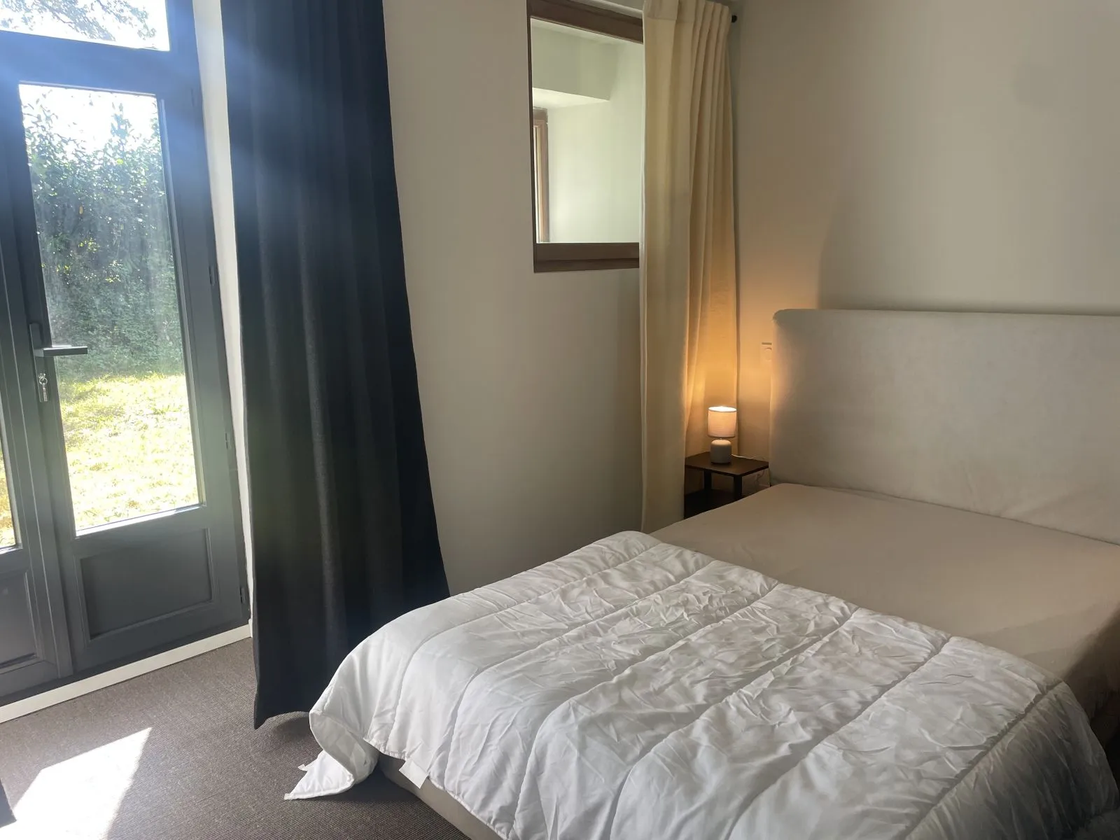 Location Bourg-des-Comptes Appartement 6950de1e054d