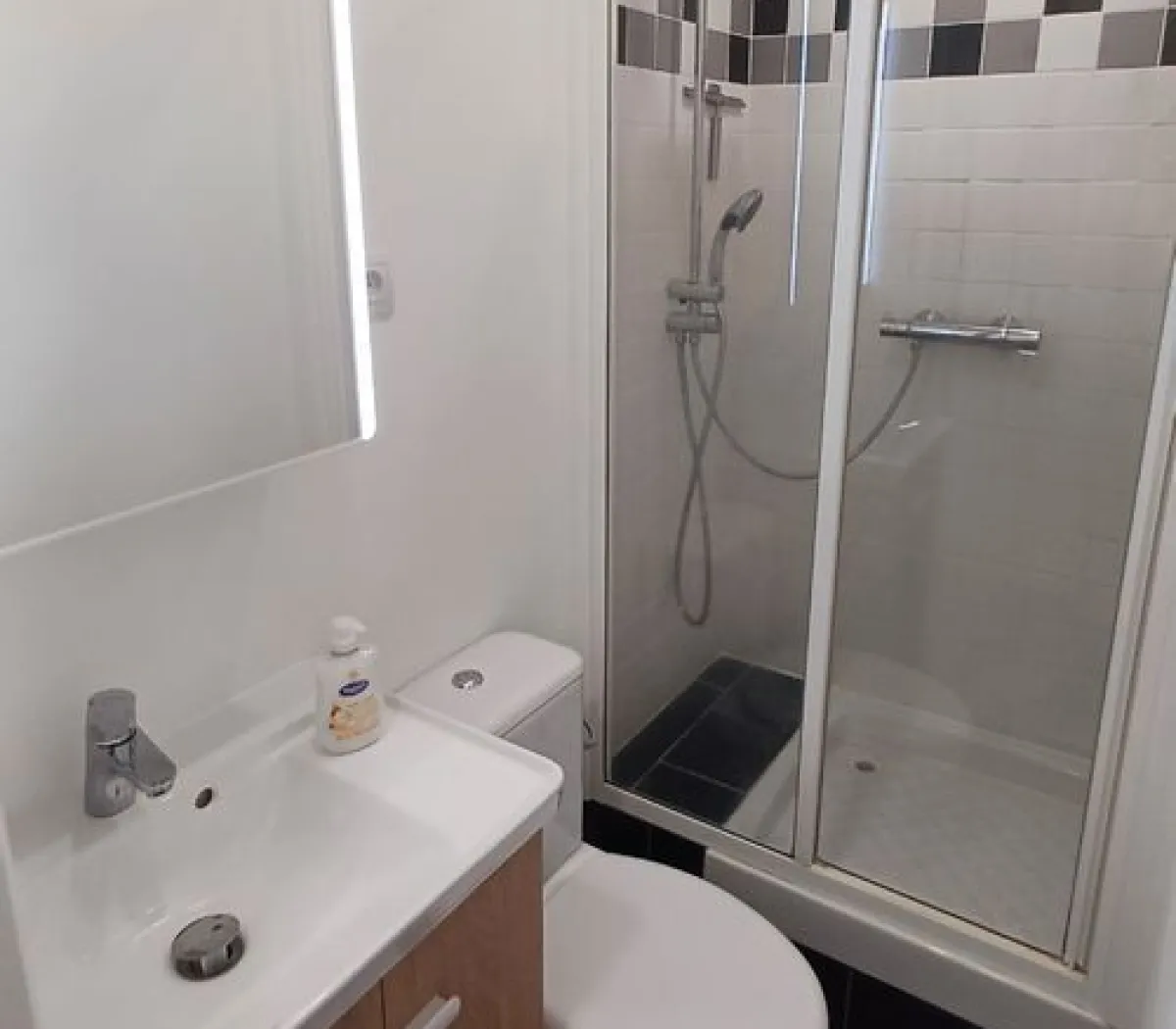 Location Saint-Ouen-sur-Seine Appartement 695b7aaab50b