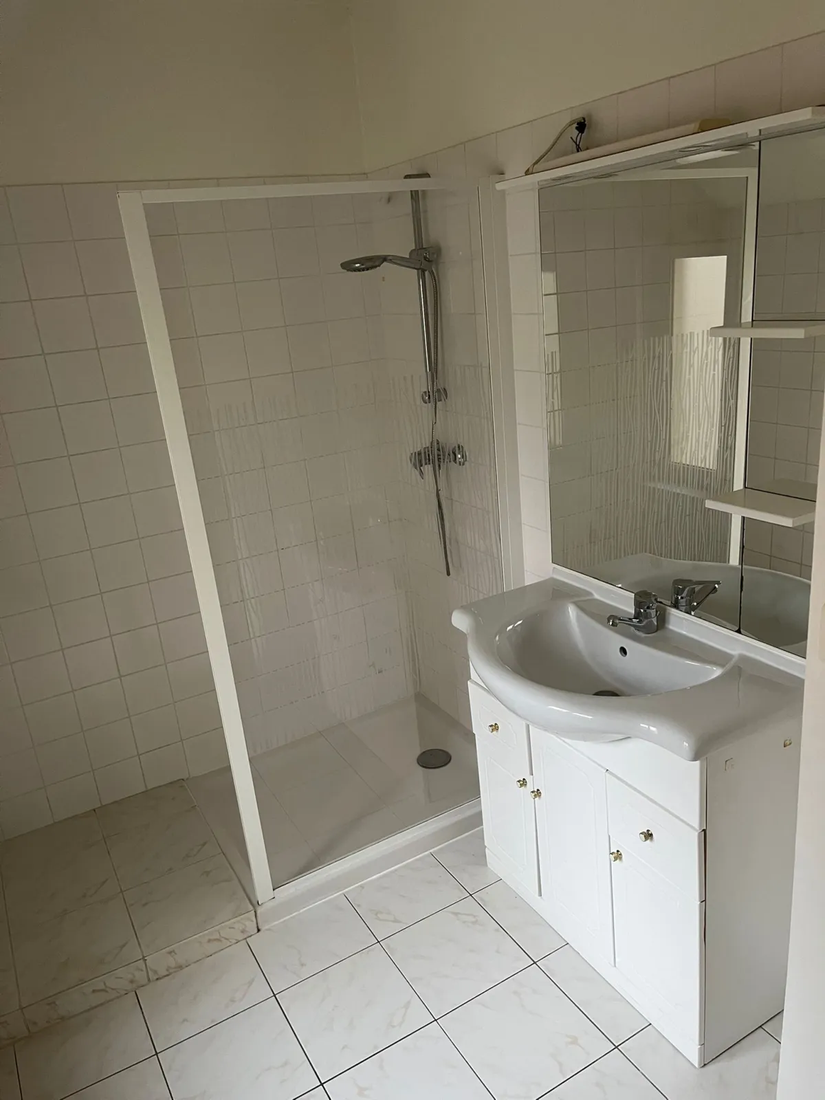 Location Villeneuve-sur-Yonne Maison 695d6c08a8672