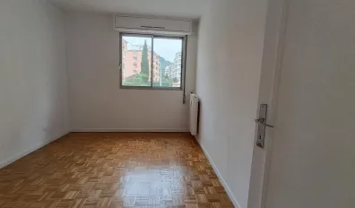 miniatureLocation Nice Appartement 696f48ad88da2