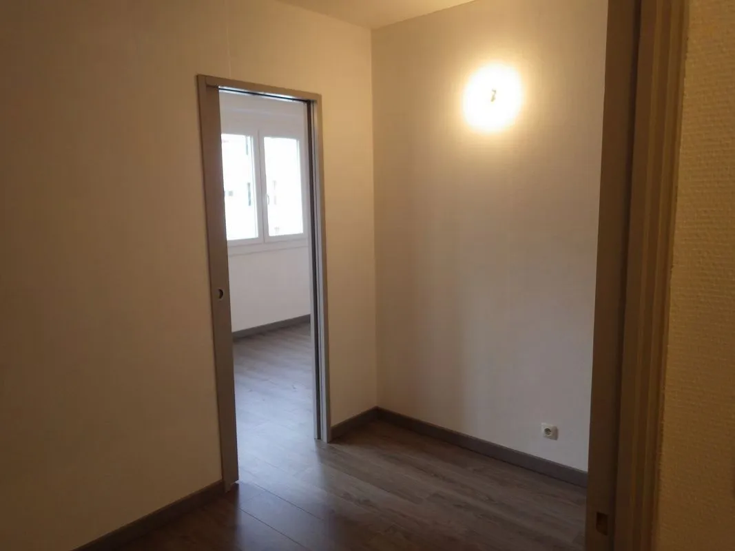 Location Clermont-Ferrand Appartement 697251f2bee7