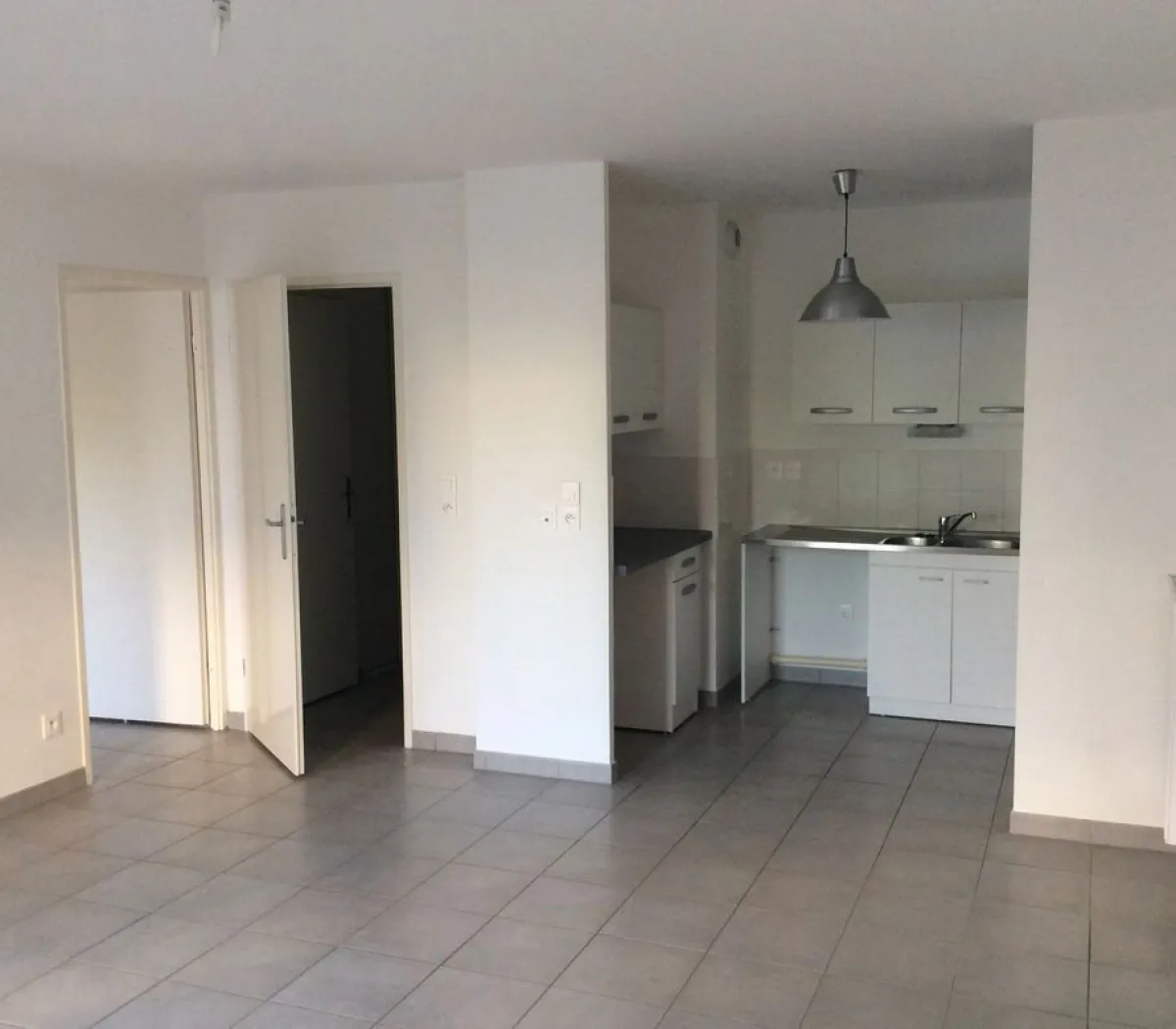 Location Bordeaux Appartement 6973f28e4a03