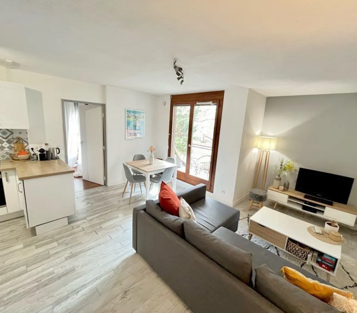 Location Villeurbanne Appartement 6973f7a4eed5