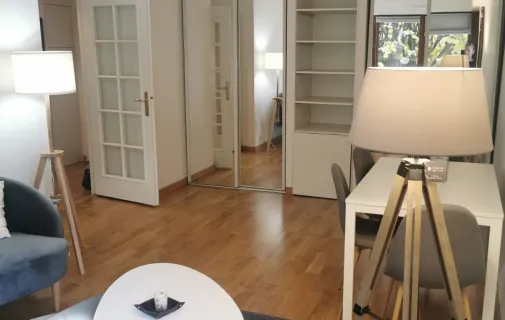 Location Courbevoie Appartement 69747f4b223c