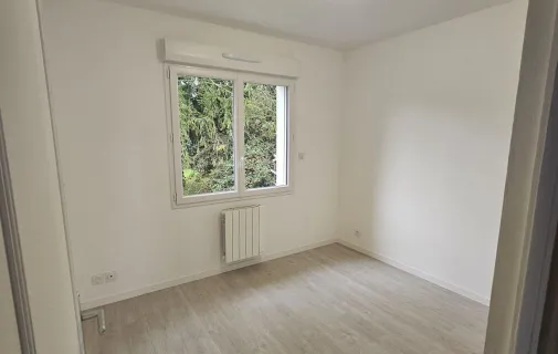 Location La Chapelle-Vendômoise Maison 69764adc9a33