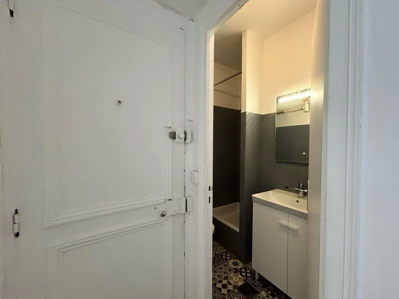 Location Paris Appartement 6989efeba50d
