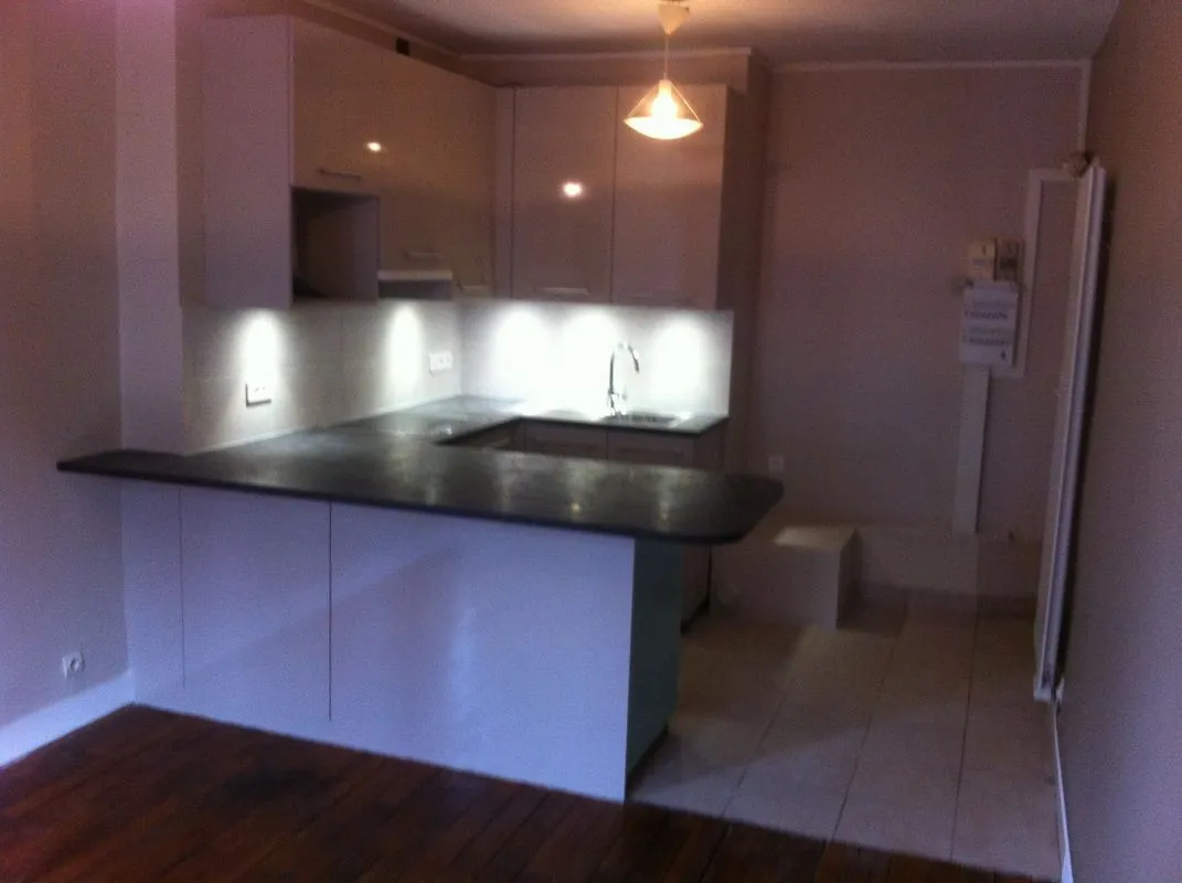 Location Paris Appartement 69a8aaba4783